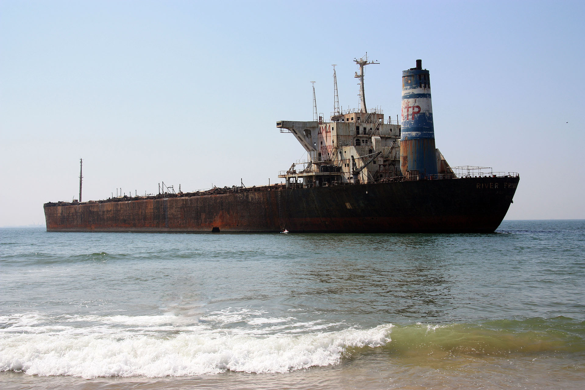 Stricken Tanker - Candolim Beach
